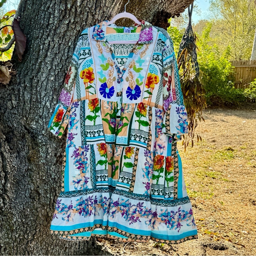 XL Parsley & Sage White and blue midi dress with multi colored floral print. XL - Picture 2 of 13